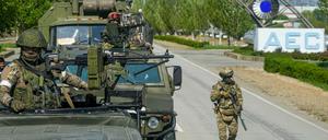 Russisches Militär kontrolliert das ukrainische Atomkraftwerk Saporischschja. 