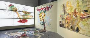 Blick in die Ausstellung „Abundant Futures“ mit Werken der Sammlung TBA21, zu der auch die Installation „Family Farm“ des britischen Künstlers Matthew Ritchie gehört.