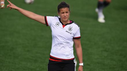 Die ehemalige Profifußballerin Lena Lotzen während eines Trainings der Nationalmannschaft.