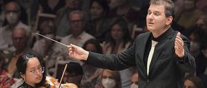 Der tschechische Dirigent Tomáš Hanus am Pult der Sommerakademie der Wiener Philharmoniker im Konzerthaus.