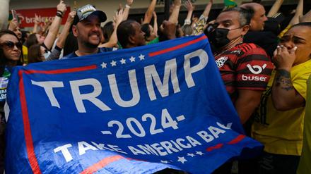 Trump-Fans hoffen auf seine Rückkehr ins Weiße Haus.