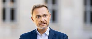 Bundesfinanzminister Christian Lindner hält eine Pressekonferenz zur Vorstellung der Eckwerte des Inflationsausgleichsgesetzes.