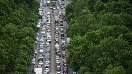 Stau am Großen Stern wie auf diesem Bild von 2017 könnte es auch an diesem Freitag geben. 