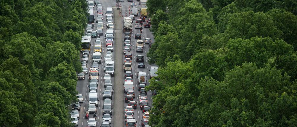 Stau am Großen Stern wie auf diesem Bild von 2017 könnte es auch an diesem Freitag geben. 