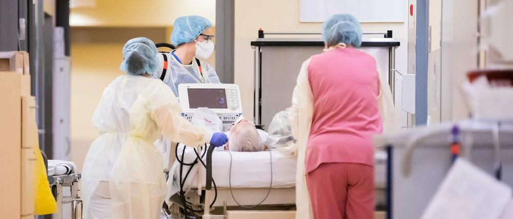 Für Brandenburger Krankenhäuser gibt es einmalig vom Land mehr Geld , das entschied der Landtag.