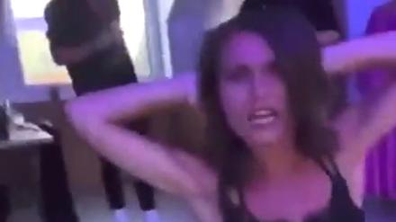 Die finnische Premierministerin Sanna Marin macht in ihrer Freizeit gern mal Party.