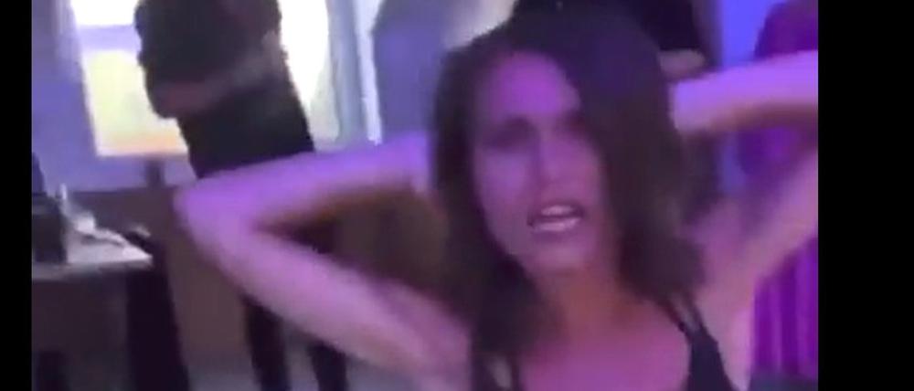 Die finnische Premierministerin Sanna Marin macht in ihrer Freizeit gern mal Party.