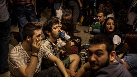 Islamistische Gruppen laufen Sturm in den sozialen Medien gegen eine geplante Veranstaltung, zetern über Alkohol, Drogen und unsittliche Kontakte zwischen Jungen und Mädchen bei Festivals (Symbolbild).