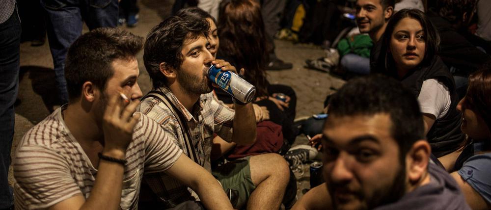 Islamistische Gruppen laufen Sturm in den sozialen Medien gegen eine geplante Veranstaltung, zetern über Alkohol, Drogen und unsittliche Kontakte zwischen Jungen und Mädchen bei Festivals (Symbolbild).