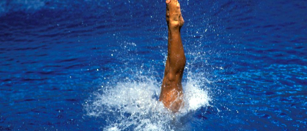 Mehrere Sportler und Sportlerinnen berichten von Missbrauchsvorfällen im Schwimmsport.