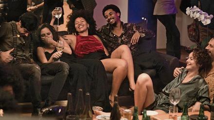 Im brasilianischen Wettbewerbsfilm „Regas 34“ lebt die angehende Juristin Simona (Sol Miranda, mitte) zwischen zwei Welten.