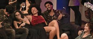 Im brasilianischen Wettbewerbsfilm „Regas 34“ lebt die angehende Juristin Simona (Sol Miranda, mitte) zwischen zwei Welten.