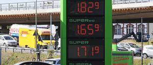 Mineralölkonzerne profitieren derzeit ganz besonders. 