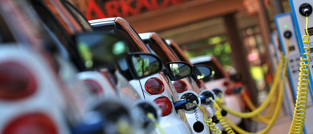 Jedes Jahr kommen mehr Elektroautos auf den Markt. Entsprechend groß ist die Nachfrage nach Batterien und Batteriezellen.