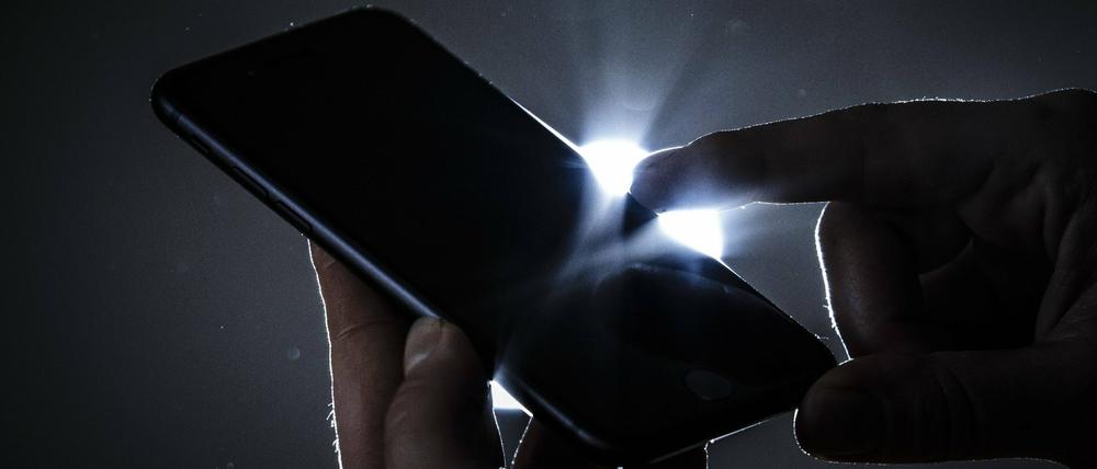 Spionagesoftware auf einem mobilen Endgerät (Symbolbild)