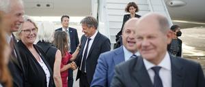 Bundeskanzler Olaf Scholz (SPD) und Wirtschaftsminister Robert Habeck (Grüne) landen in Kanada.