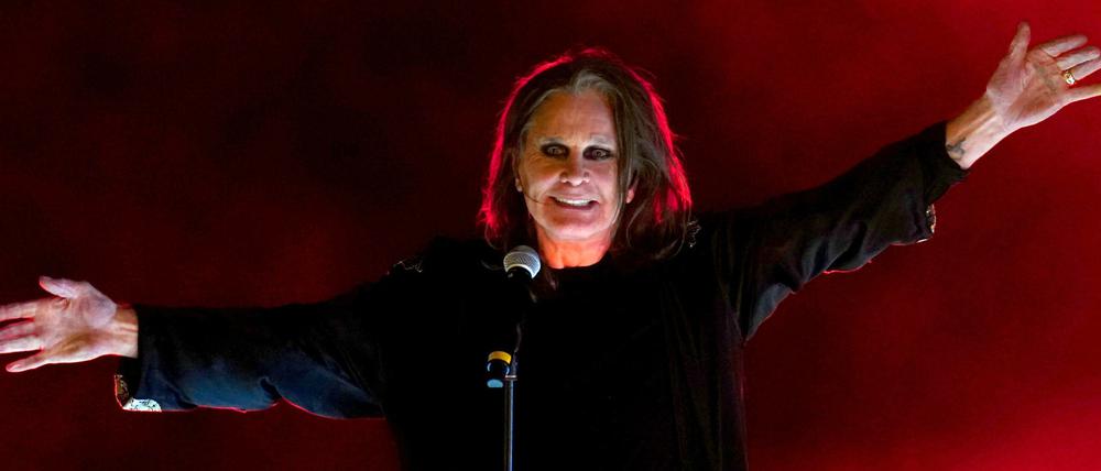 Rockstar Ozzy Osbourne biss 1982 bei einem Konzert einer Fledermaus den Kopf ab. Heute würde er das nicht mehr tun. 