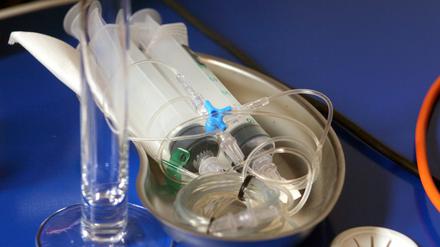 Spritzen für ein Gerät zur Selbsttötung - das Angebot eines Sterbehilfevereins. 
