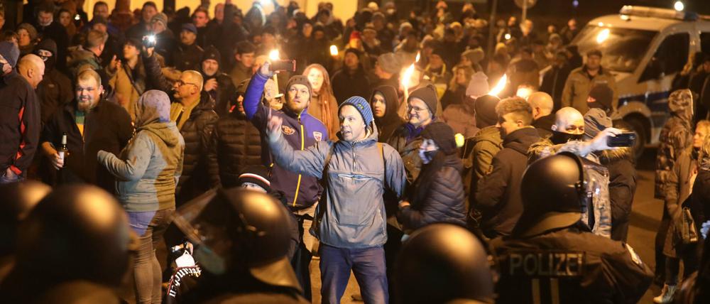 Einige Protestgruppen gegen Corona schwenken mittlerweile um auf Protest gegen die hohen Energiepreise. (Archivbild)