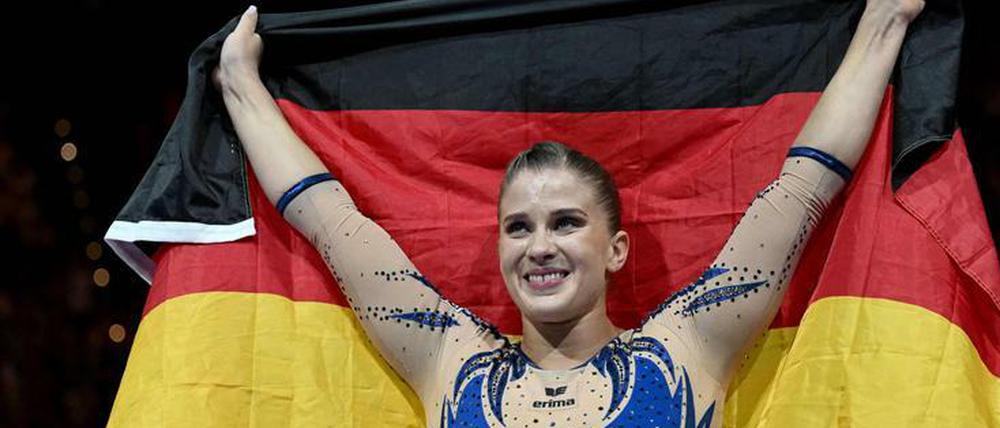 Elisabeth Seitz musste nach ihrem Sieg am Stufenbarren um Fassung ringen.