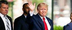 Ex-US-Präsident Trump Anfang August vor seinem Trump Tower. 