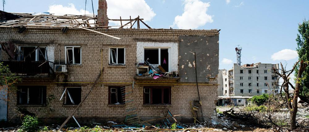 Zerstörtes Haus in der Stadt Mykolajiw, die nahe des russisch besetzten Cherson liegt. 