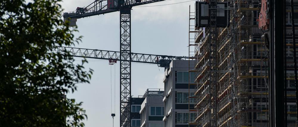 In den vergangenen drei Jahren sind 6500 Sozialwohnungen in Berlin entstanden. Der Bedarf ist groß. Etwa eine Million der Berliner Haushalte hätte Anspruch darauf, doch real gibt es nur noch 88.000 im Bestand.