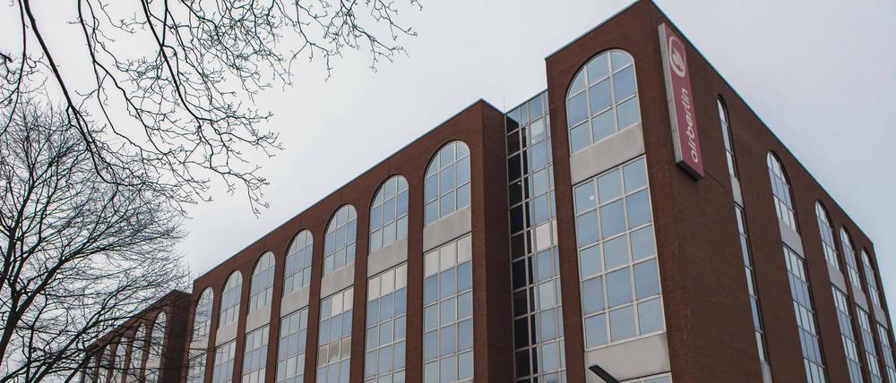 Die ehemalige Air-Berlin-Zentrale am Saatwinkler Damm ist das Ausweichquartier der Anna-Lindh-Schule.