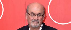 Autor Salman Rushdie ist auf dem Weg der Besserung (Archivbild).