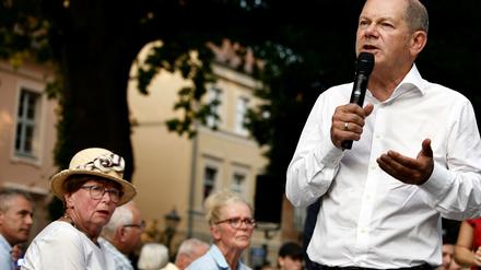 Bundeskanzler Olaf Scholz (SPD) bei einer Dialogveranstaltung in Neuruppin. 