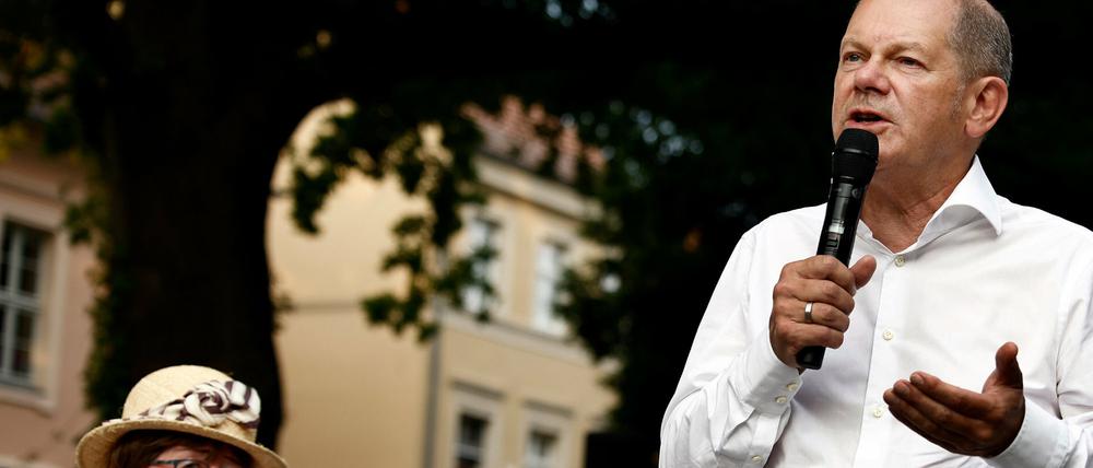 Bundeskanzler Olaf Scholz (SPD) bei einer Dialogveranstaltung in Neuruppin. 