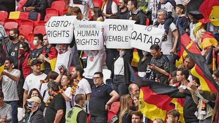 Am Ende des Regenbogens: Queere Gruppen überlegen sich ihre WM-Reise nach Katar zweimal.