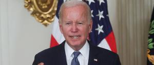 Der US-Präsident Biden spricht auf einer Veranstaltung in Washington. 