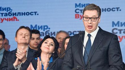 Serbiens Präsident Aleksandar Vucic pflegt ein enges Verhältnis zu Wladimir Putin, verurteilt aber Moskaus Angriffskrieg.