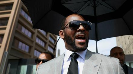 US-Sänger R. Kelly kommt vor dem Leighton Criminal Court an.
