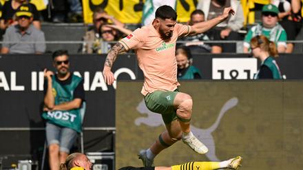Erneut traf Oliver Burke in der Nachspielzeit für Bremen, dieses Mal gegen Dortmund.