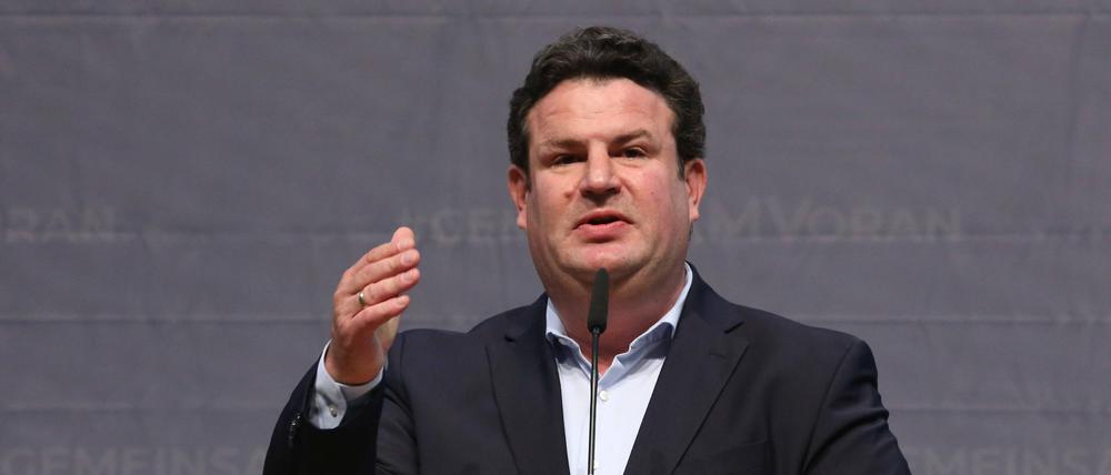Der Bundesarbeitsminister Hubertus Heil spricht in der Stadthalle Rostock beim Landesparteitag der SPD Mecklenburg Vorpommern.