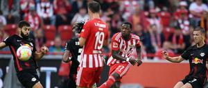 Sheraldo Becker trifft in dieser Szene zum 2:0.