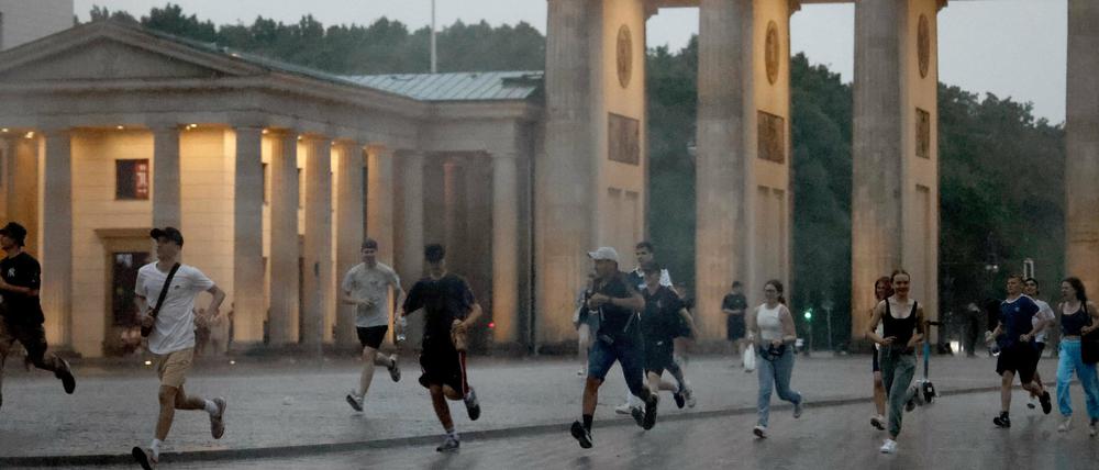 Ein Gewitter wie am vergangenen Freitag wird es in diesem Sommer in Berlin wohl nicht mehr geben.