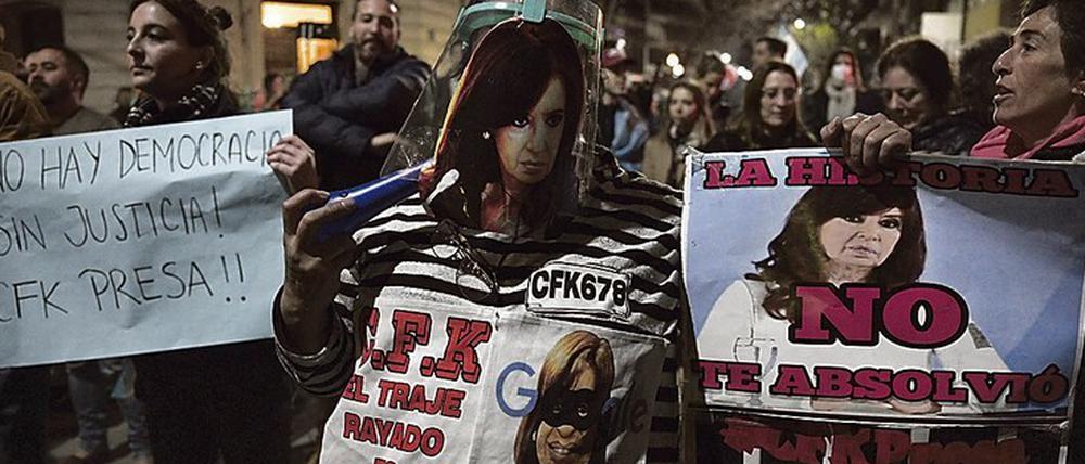 „Die Geschichte spricht dich nicht frei.“ Gegner von Christina Kirchner demonstrieren in Buenos Aires