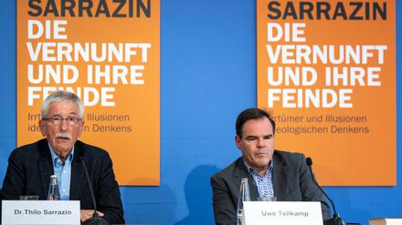 Thilo Sarrazin und der Schriftsteller Uwe Tellkamp bei der Präsentation vom Sarrazins neuem Buch "Die Vernunft und ihre Feinde. Irrtümer und Illusionen ideologischen Denkens".