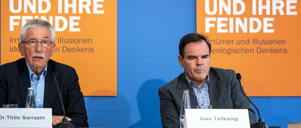Thilo Sarrazin und der Schriftsteller Uwe Tellkamp bei der Präsentation vom Sarrazins neuem Buch "Die Vernunft und ihre Feinde. Irrtümer und Illusionen ideologischen Denkens".