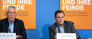 Thilo Sarrazin und der Schriftsteller Uwe Tellkamp bei der Präsentation vom Sarrazins neuem Buch "Die Vernunft und ihre Feinde. Irrtümer und Illusionen ideologischen Denkens".