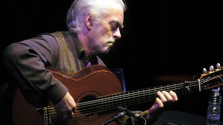 Der spanische Flamenco-Gitarrist und Komponisten Manolo Sanlúcar (1943-2022).