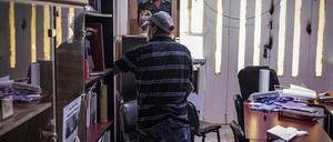 Ein Blick auf die Schäden im Büro der Union der Palästinensischen Frauenkomitees (UPWC) nach der Razzia durch israelische Streitkräfte.