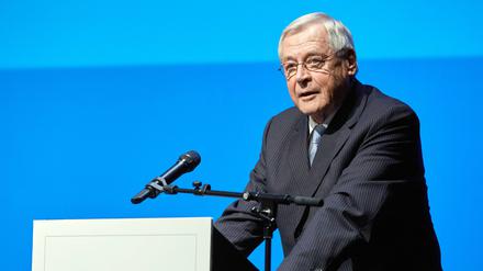 Der Journalist und Juror Theo Sommer spricht im Schauspielhaus bei der Verleihung des Marion Dönhoff Preises. Der frühere Chefredakteur und Herausgeber der Wochenzeitung «Die Zeit», Theo Sommer, ist im Alter von 92 Jahren in Hamburg gestorben.