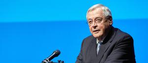 Der Journalist und Juror Theo Sommer spricht im Schauspielhaus bei der Verleihung des Marion Dönhoff Preises. Der frühere Chefredakteur und Herausgeber der Wochenzeitung «Die Zeit», Theo Sommer, ist im Alter von 92 Jahren in Hamburg gestorben.