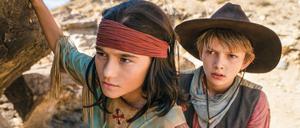 Mika Ullritz (l) als Winnetou und Milo Haaf als Tom Silver in einer Szene des Films "Der junge Häuptling Winnetou".