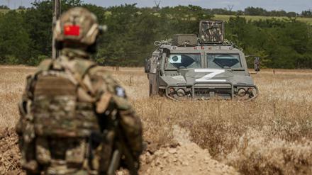 Ein Mitglied einer russischen Brigade in der Nähe von Odessa