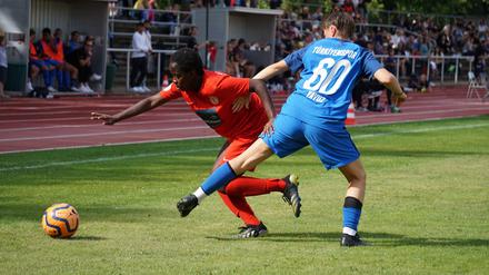 Maureen Owusu (li.) konnte mit dem ETV am Ende dann doch nicht für eine Pokalüberraschung gegen Türkiyemspor sorgen.